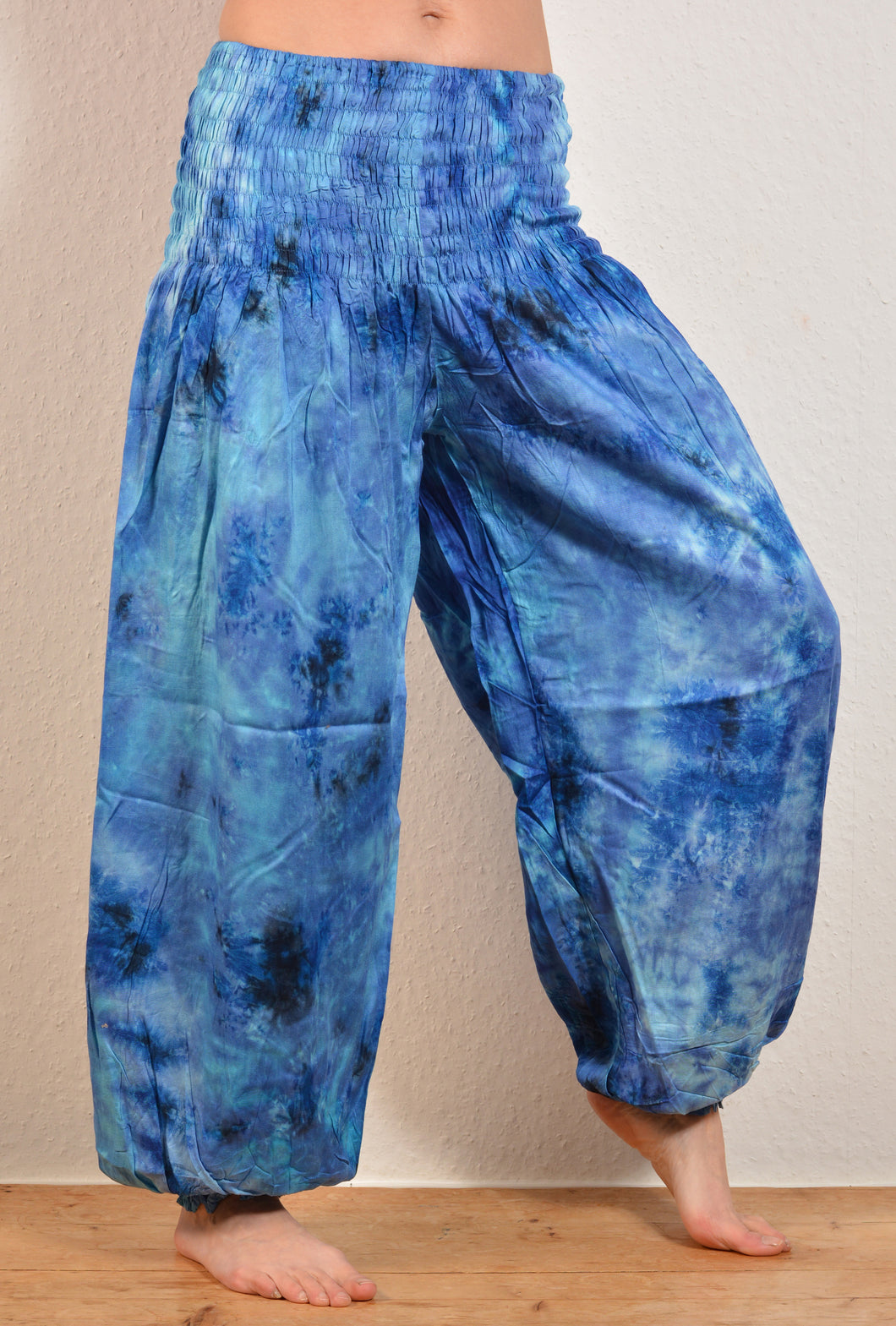 Blue Sweatshirt Denim Hue Capri Pant – Tragically Hipp Fashion Gallery
